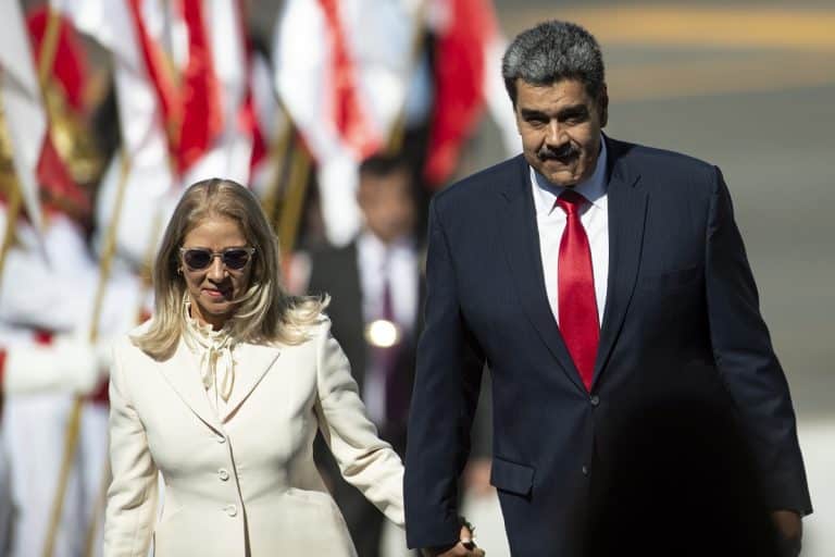 O presidente da Venezuela, Nicolás Maduro, e sua esposa, Cilia Flores, chegam ao Palácio do Planalto. Foto: Marcelo Camargo/Agência Brasil