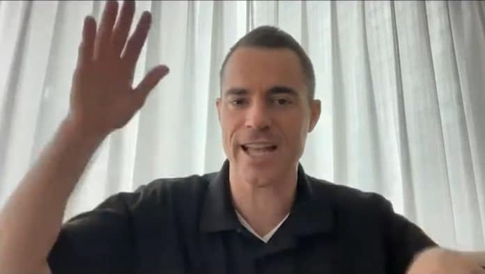 Roger Ver, dono do site Bitcoin.com. Fonte: YouTube/Reprodução.