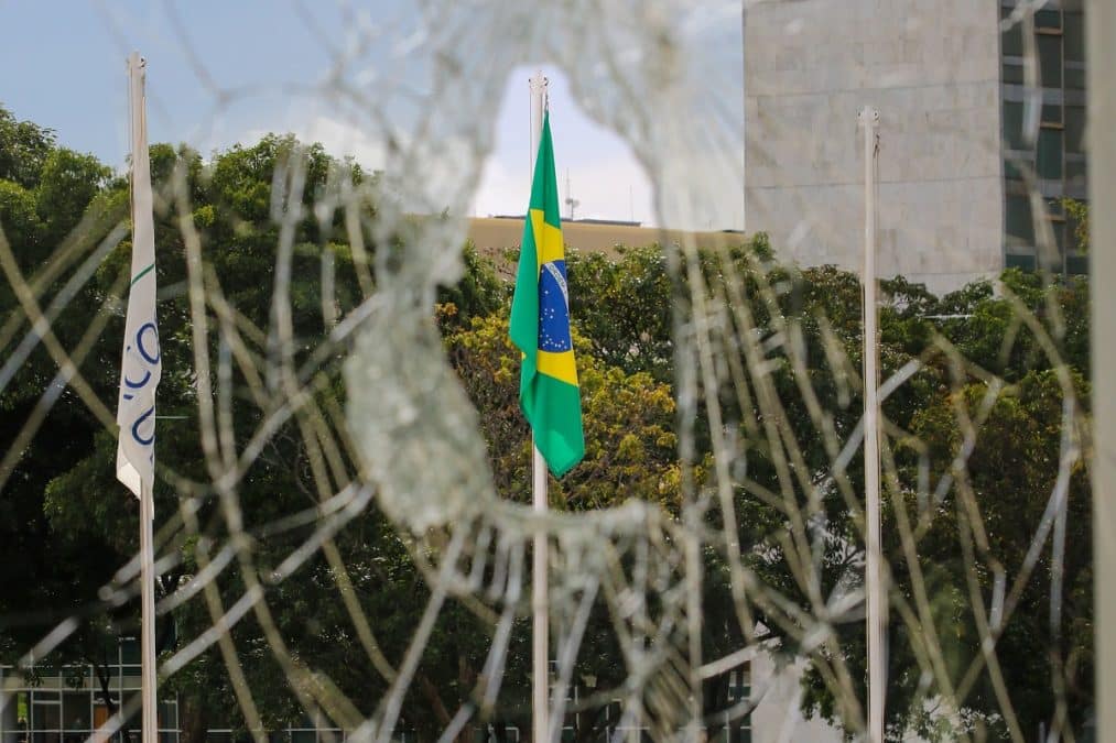 Janelas danificadas no Palácio do Planalto após atos antidemocrátivos de 8 de janeiro de 2023