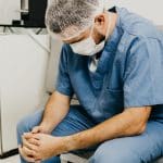 Médico e bitcoin na Binance.