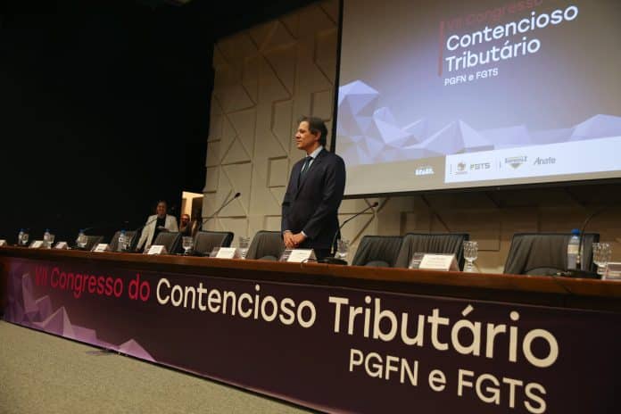 O Ministro da Fazenda, Fernando Haddad, participa da abertura do 7º Congresso Anual do Contencioso Tributário da Procuradoria-Geral da Fazenda Nacional (PGFN) e do Fundo de Garantia do Tempo de Serviço (FGTS), Foto Valter Campanato/Agência Brasil.