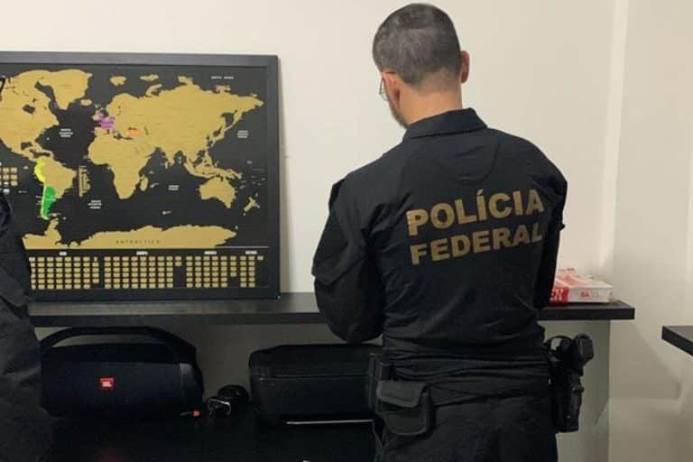 Policia Federal cumprindo mandados na Operação Ilha da Fantasia