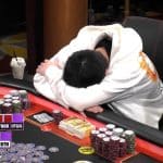 Wesley Fei, magnata das criptomoedas, perdendo o maior pote televisionado da história do poker. Fonte: Hustler Casino Live.