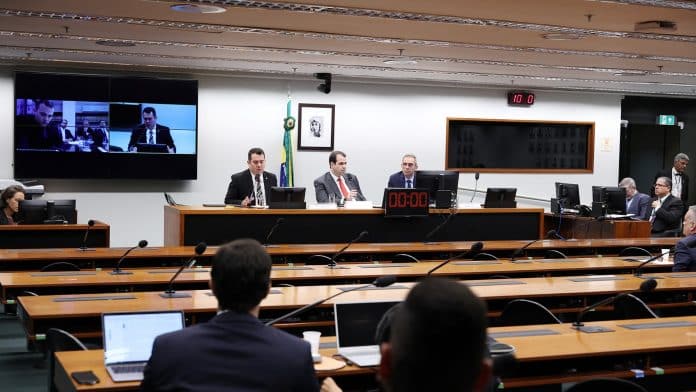 CPI das Pirâmides Financeiras de Criptomoedas em tomada de depoimento de suspeito