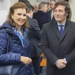 Candidata a deputada Diana Mondino na esquerda com Javier Milei, candidato a presidência na direita