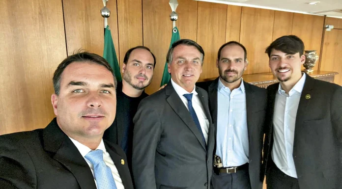 JAIR-BOLSONARO-FILHOS-2022-01