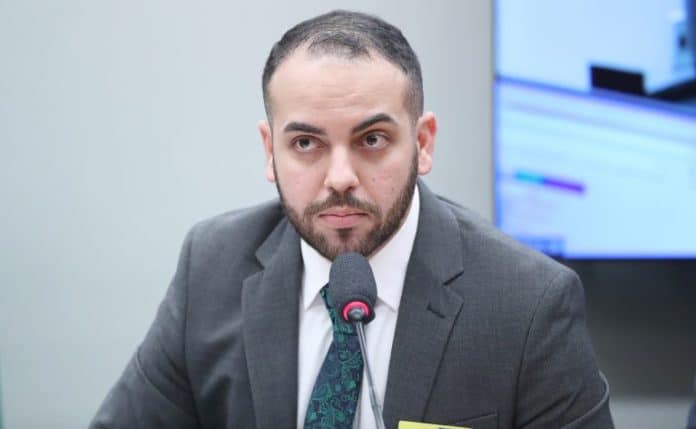 Matheus Muller diz ter sido lesado pela Atlas junto com cerca de 400 investidores. Bruno Spada / Câmara dos Deputados