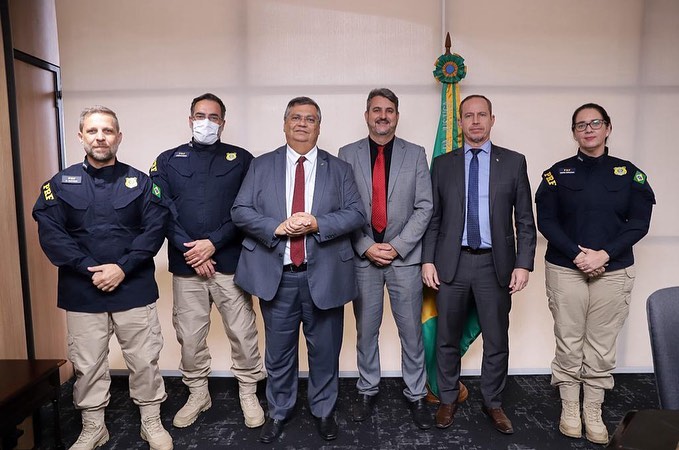 Ministro Flávio Dino assinou para migrar UniPRF para Brasília