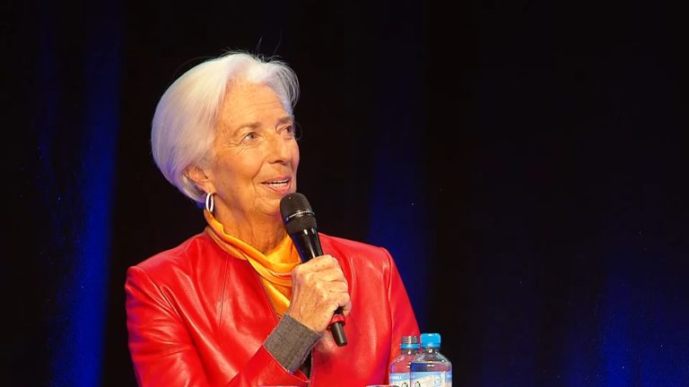 Christine Lagarde, presidente do Banco Central Europeu, falando sobre criptomoedas em Frankfurt, na Alemanha. Reprodução.
