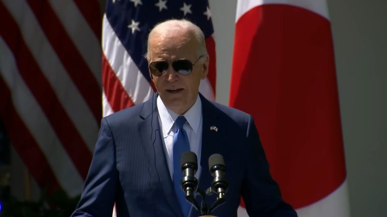 Joe Biden, presidente dos EUA, falando sobre economia americana. Fonte: YouTube/Reprodução.