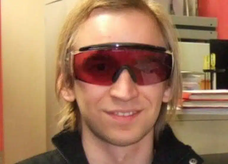 Michael Egorov - fundador da Curve Finance, foto de perfil no TWitter usando óculos. (Imagem: Twitter)