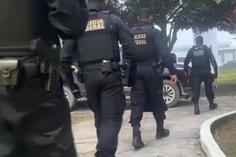 Agentes da PF em combate a contrabando de ouro em Roraima, em julho de 2024