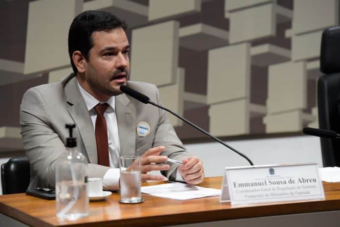 Mesa coordenador-geral de Regulação do Sistema Financeiro da Secretaria de Reformas Econômicas do Ministério da Fazenda, Emmanuel Sousa de Abreu, em pronunciamento Foto Saulo Cruz-Agência Senado