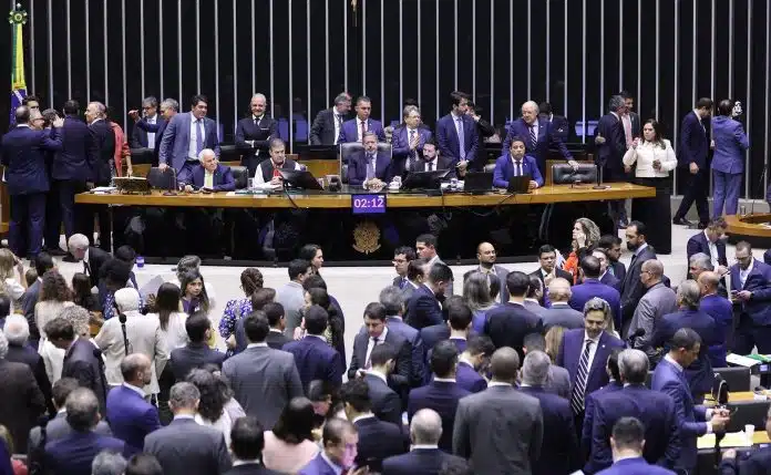 Plenário da Câmara dos Deputados em 10 de julho de 2024, votando a Reforma Tributária apresentada pelo Governo Lula