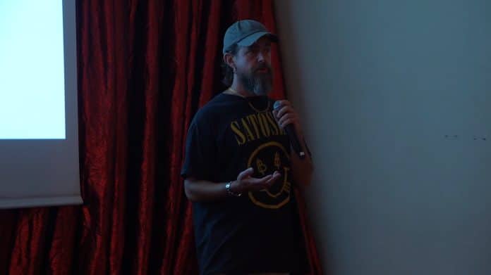 Jack Dorsey, fundador do Twitter, dando palestra sobre Bitcoin. Fonte: YouTube/Reprodução.