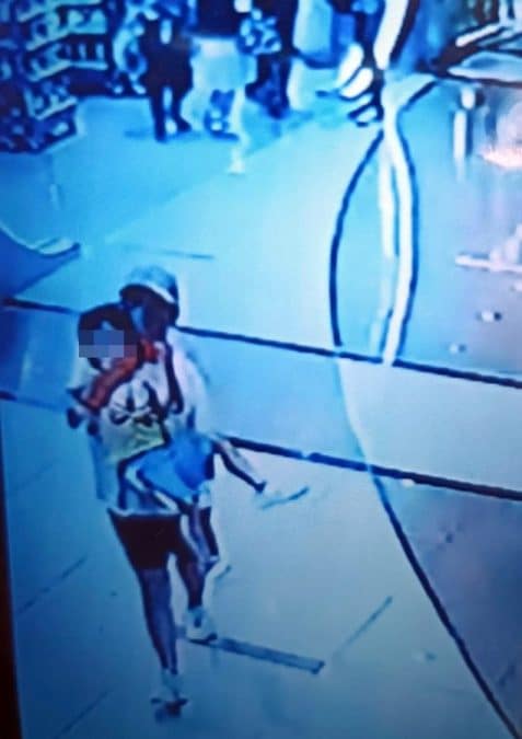 Foto das câmeras de segurança foi divulgada online para identificar suspeito do crime. Fonte: HK01.
