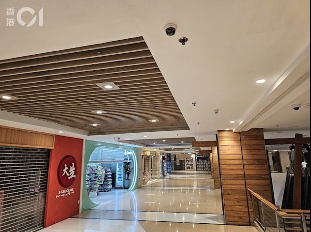 Sequestro aconteceu em frente a um supermercado dentro do shopping center TKO Plaza. Fonte: HK01.