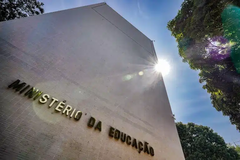 Prédio do Ministério da Educação, na Esplanada dos Ministérios em Brasília. Foto: Rafa Neddermeyer/Agência Brasil MEC e criptomoedas e blockchain