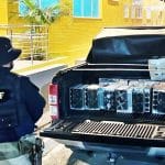 Agente da PRF em apreensão de máquinas de minerar bitcoin na Paraíba