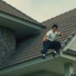 Bruce Lee em comercial da 1inch. Fonte: YouTube/Reprodução.