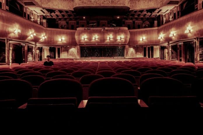 Casa de teatro criptomoedas NFTs