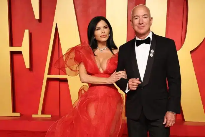 Jeff Bezos com sua noiva Lauren Sanchez