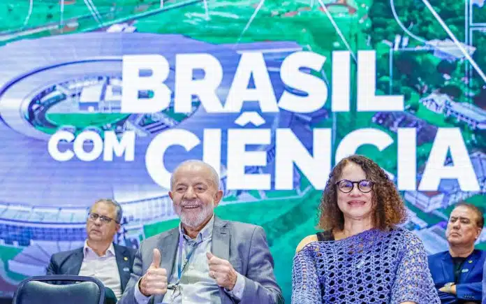 Presidente da República, Luiz Inácio Lula da Silva e a ministra da Ciência, Tecnologia e Inovação, a ministra Luciana Santos governo Brasil brasileiro blockchain bitcoin