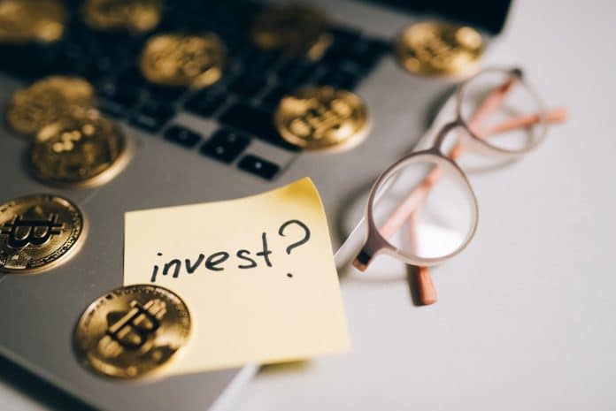 Bitcoin sobre notebook blockchain e criptomoedas