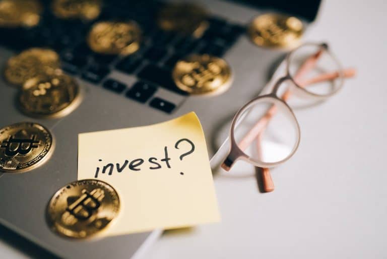 Bitcoin sobre notebook blockchain e criptomoedas