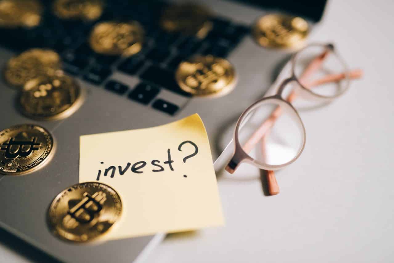 Bitcoin sobre notebook blockchain e criptomoedas
