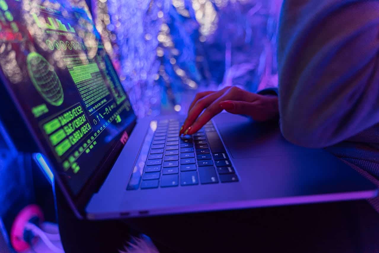 Senadores querem aprovar projetos contra ransomwares que cobram criptomoedas