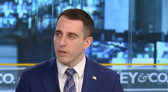 Anthony Pompliano falando sobre EUA, Trump e Bitcoin. Fonte: Fox Business.