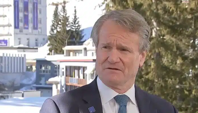 Brian Moynihan, CEO do Bank of America, falando sobre criptomoedas. Fonte: CNBC/Reprodução.