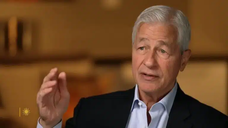 Jamie Dimon falando sobre Bitcoin. Fonte: CBS/Reprodução.