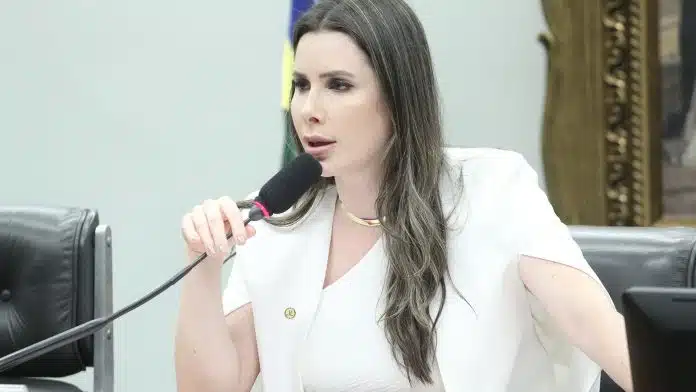 Caroline de Toni Vinicius Loures / Câmara dos Deputados deputada DREX bitcoin criptomoedas