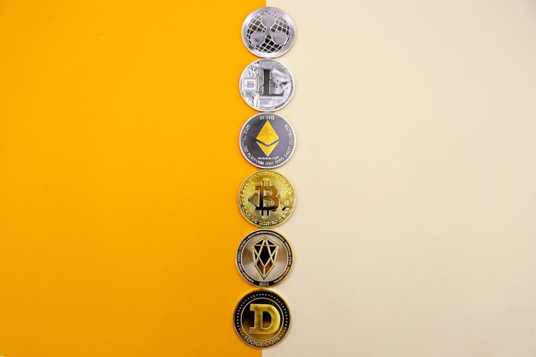 Criptomoedas empilhadas