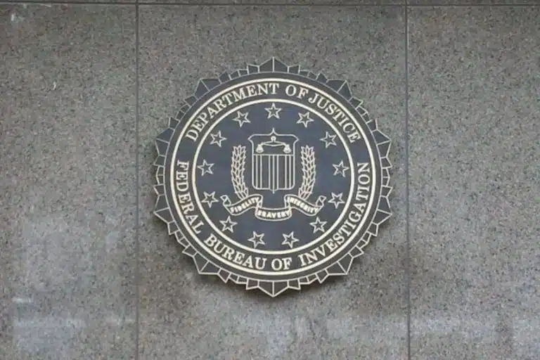 Fachada de prédio do FBI criptomoedas bitcoin