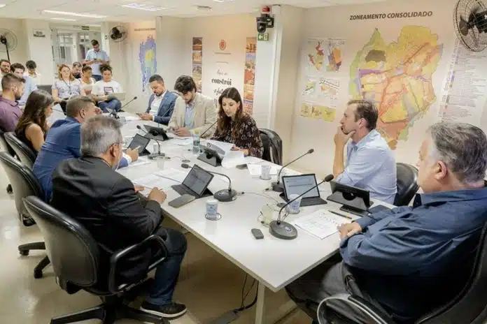 Reunião da CCJ foi transmitida ao vivo pelo canal da CMC no YouTube vereadores Curitiba