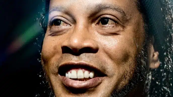 Ronaldinho Gaúcho sorrindo