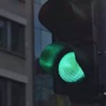 Semáforo verde, indicando caminho disponível