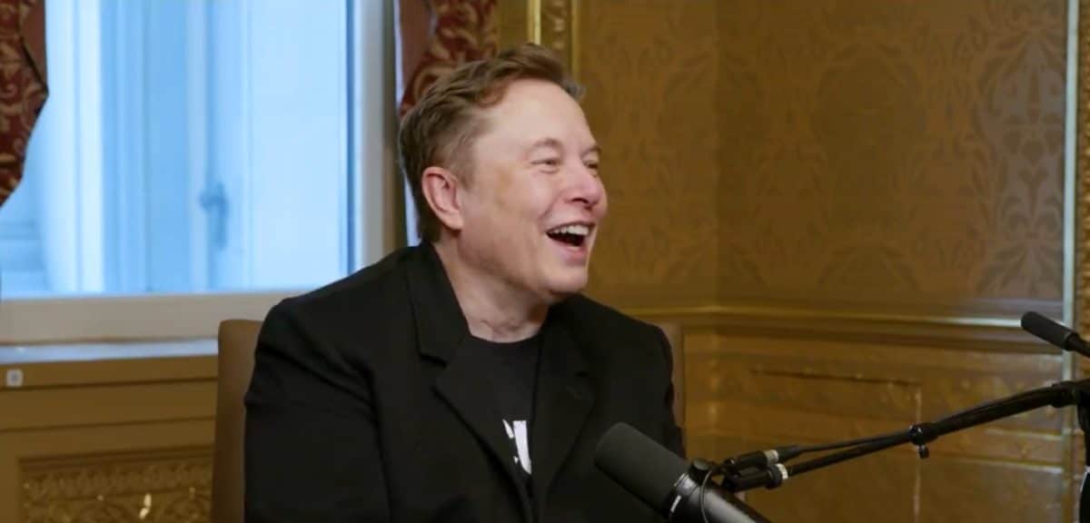 Elon Musk falando sobre computadores do governo americano que podem imprimir dinheiro do nada. Fonte: X/Reprodução.