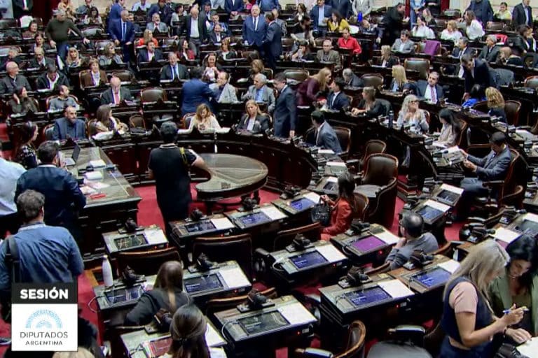 Plenário da Câmara de Deputados da Argentina no dia 8 de abril de 2025, votações sobre memecoin Libra Javier Milei