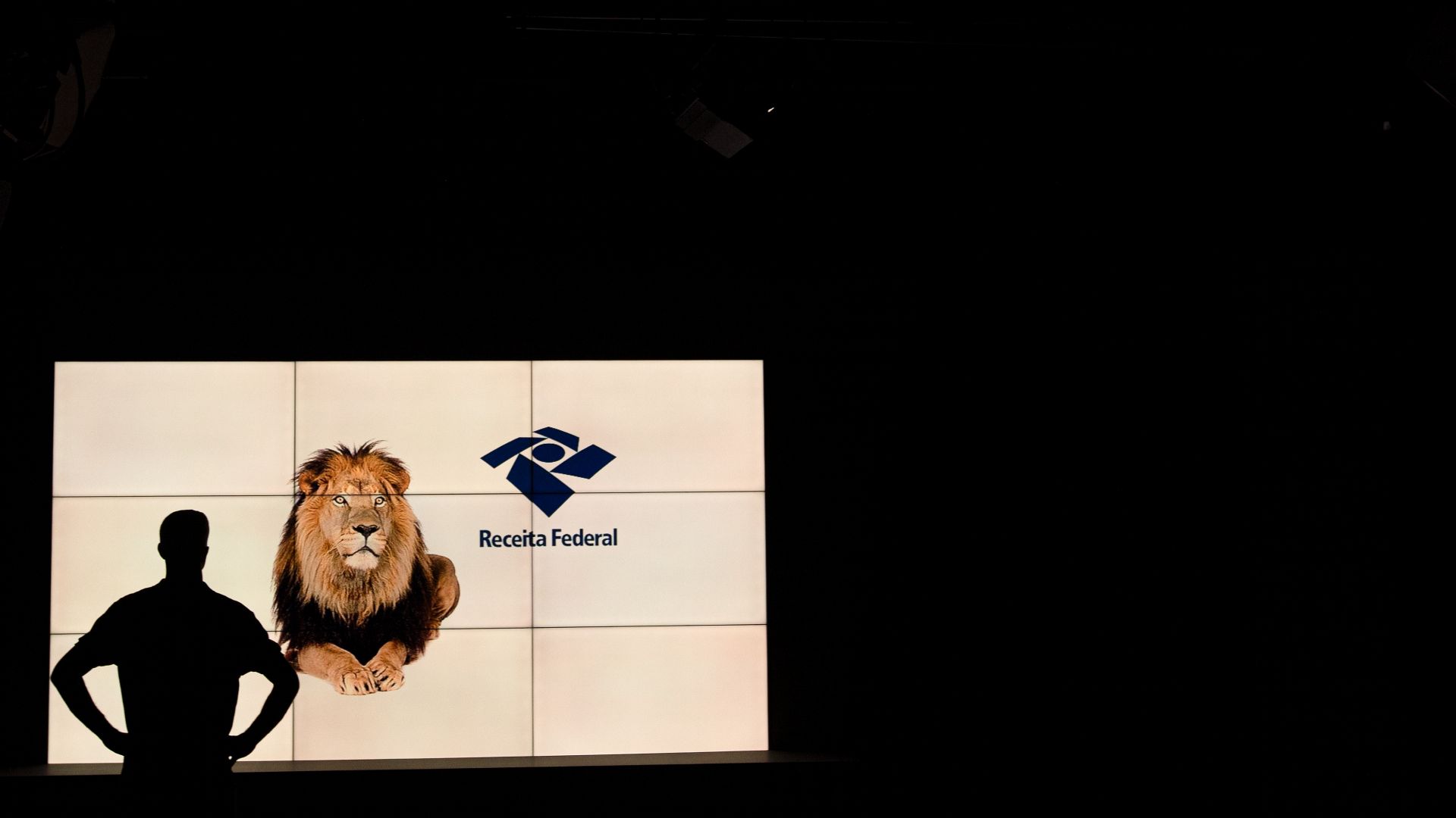Receita Federal do Brasil manda auditor para programa de criptomoedas da OCDE