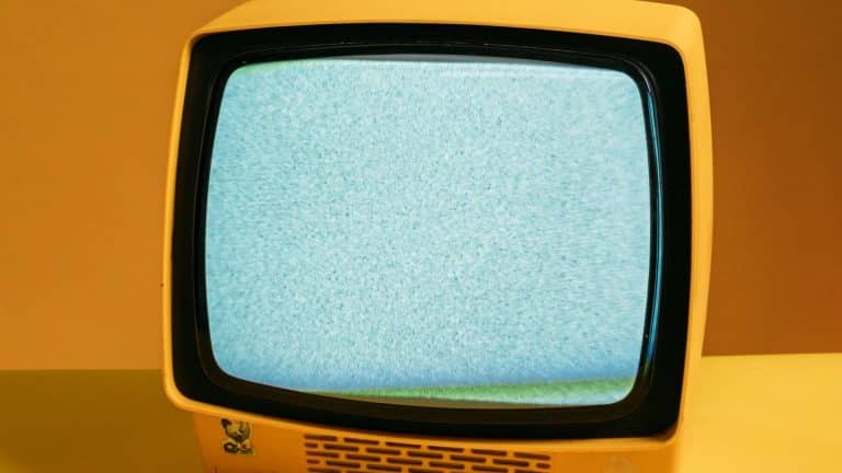 Televisão amarela