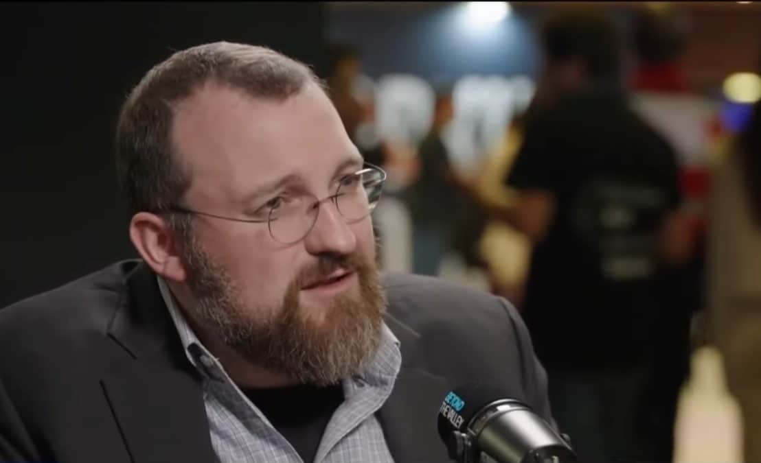 Charles Hoskinson, fundador da Cardano, falando sobre Bitcoin e guerra comercial. Fonte: Squawk Box/Reprodução.