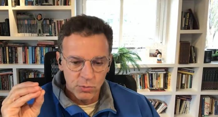 Eduardo Moreira, sócio-fundador do Brasil Plural, falando sobre Bitcoin. Fonte: ICL/Reprodução.