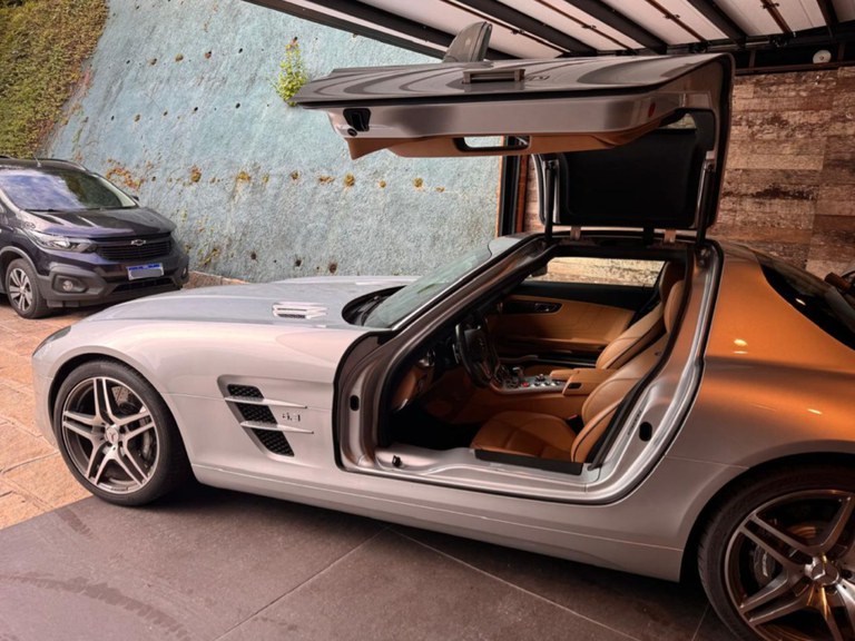 Carros de luxo apreendidos pela PF em Operação Fantasos/Divulgação