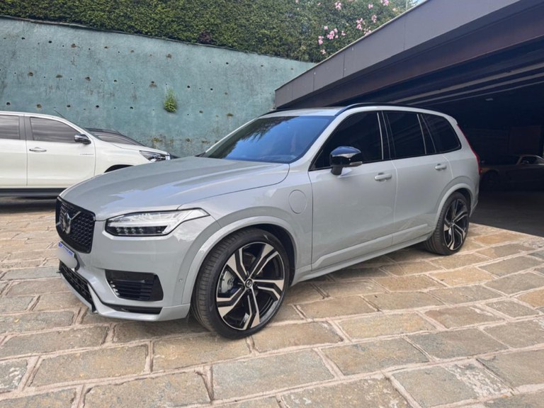 Carros de luxo apreendidos pela PF em Operação Fantasos/Divulgação