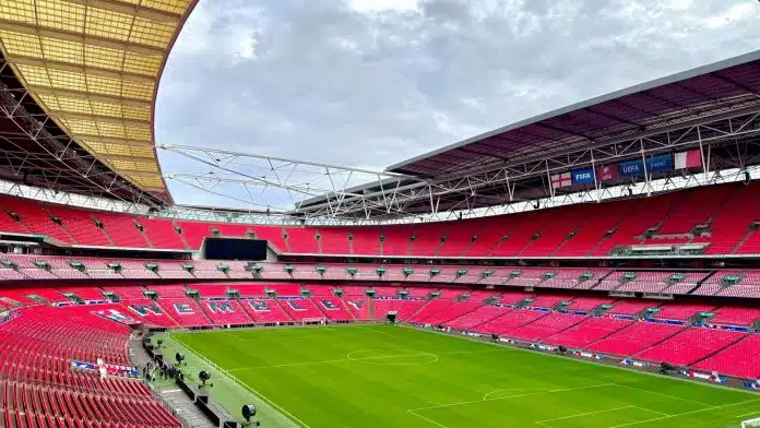 Estádio de futebol se preparando para evento da FIFA