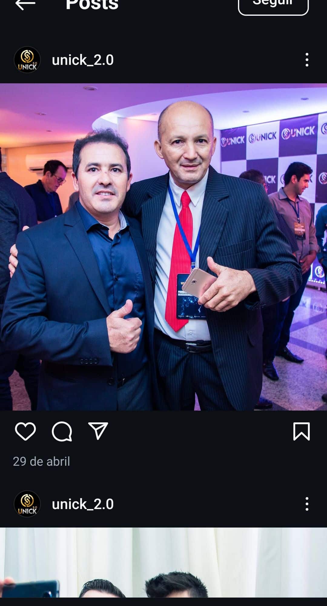 Foto publicada por perfil em 29 de abril de 2025 mostra Leidimar em evento com pessoas